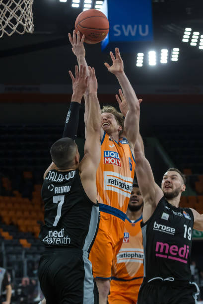 引人注目的 引人注目的